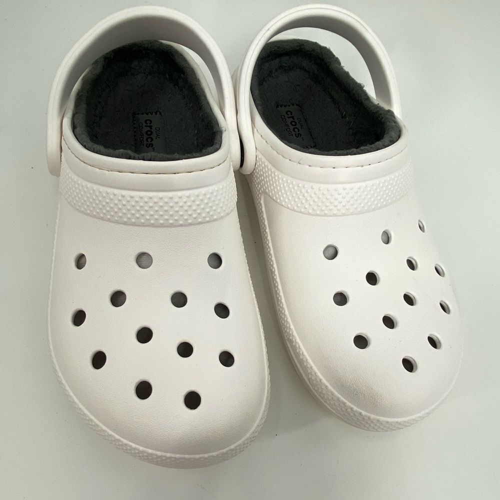CROCS Women’s Lined Dual Comfort White Cozy Slippers size 8